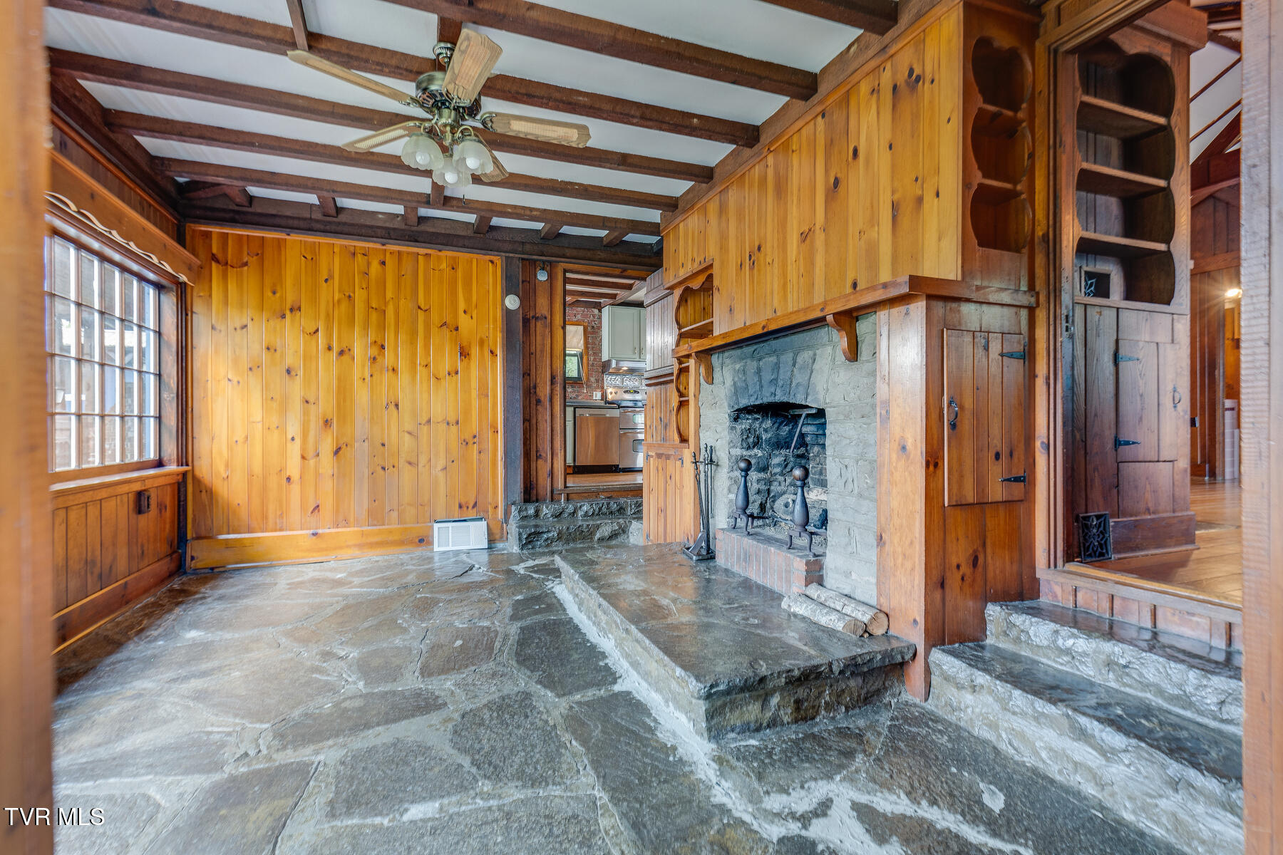 120 Rock Road Bristol, TN 37620 - Photo 12 of 38 004