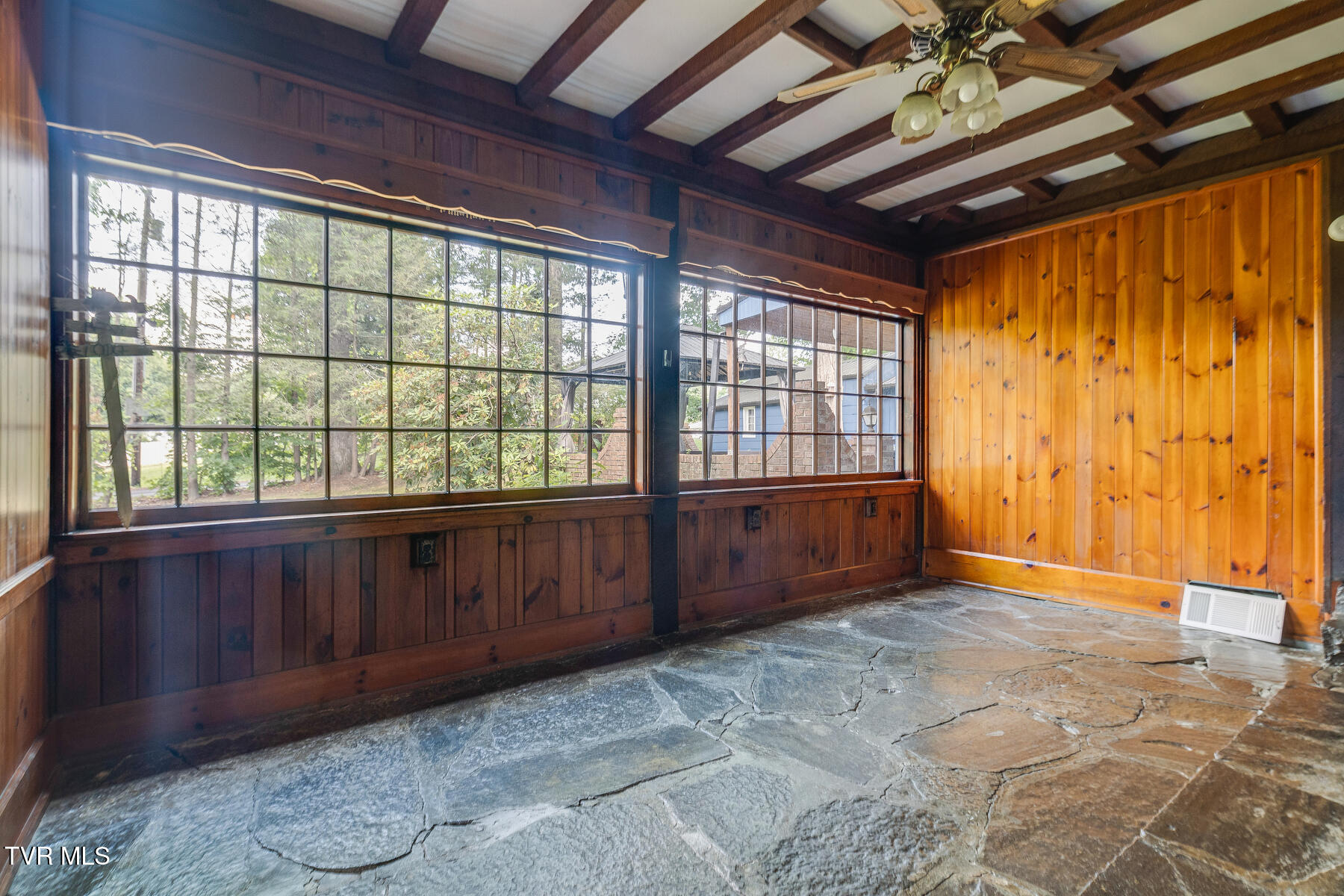 120 Rock Road Bristol, TN 37620 - Photo 10 of 38 006