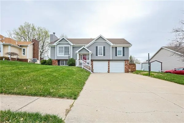 $325,000 | 3904 Remington Court, St. Joseph, MO 64506