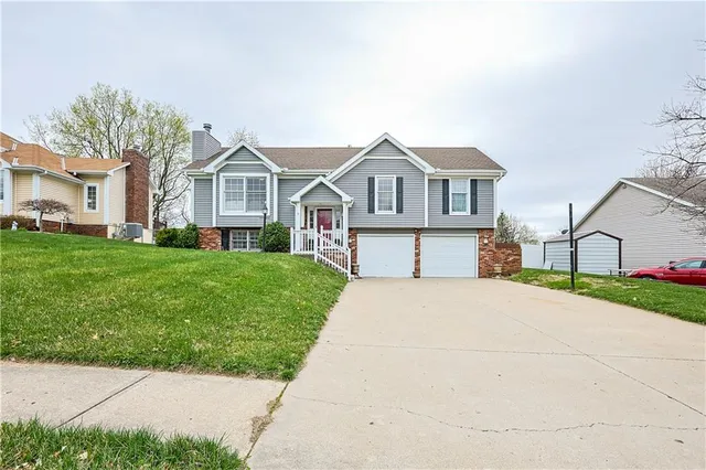 $325,000 | 3904 Remington Court, St. Joseph, MO 64506