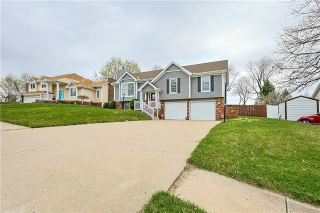 $325,000 | 3904 Remington Court, St. Joseph, MO 64506