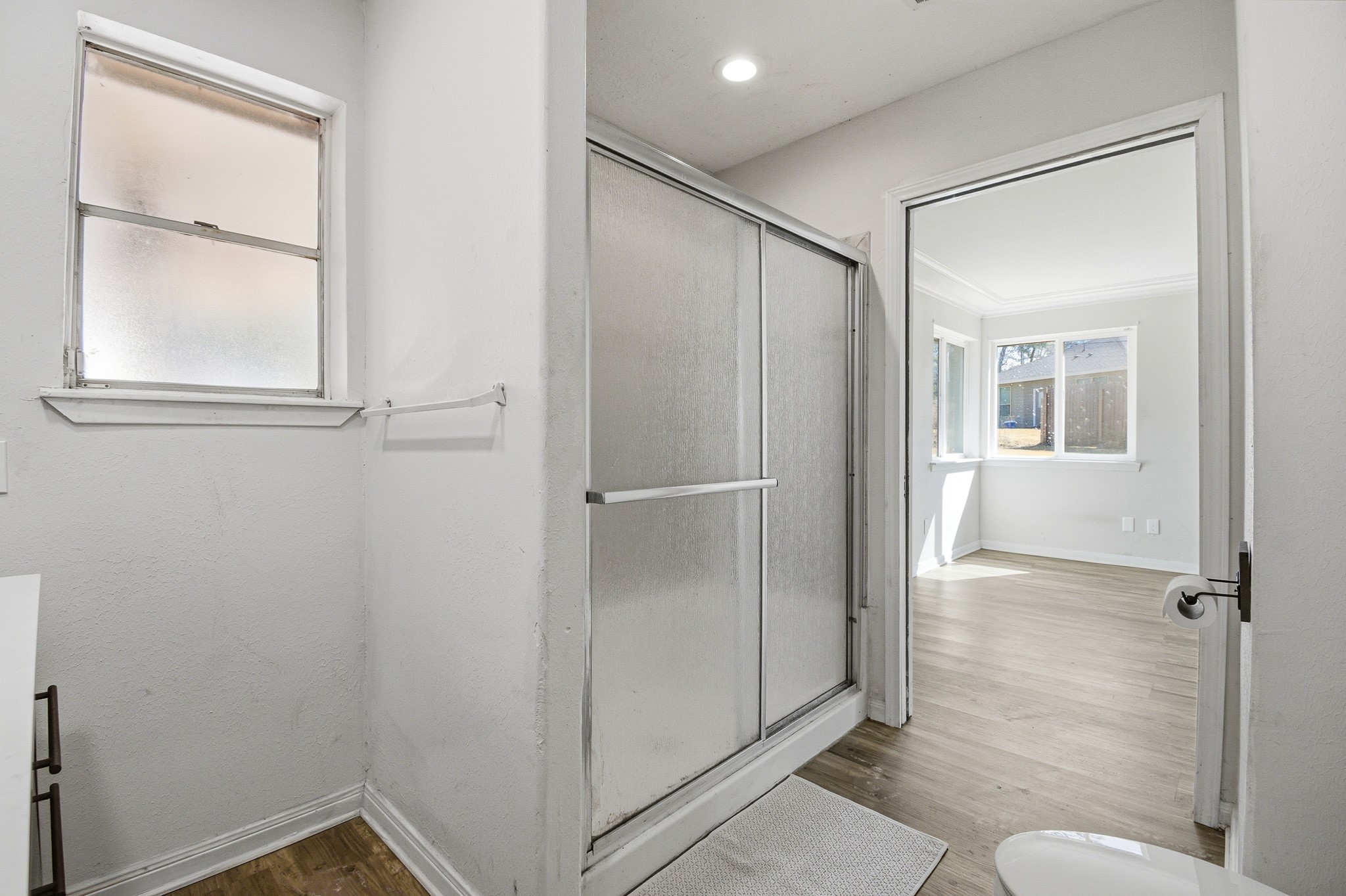 701 St Lawrence River Road Montgomery, TX 77316 - Photo 16 of 35 Downstairs bathroom door to bedroom and to hallway