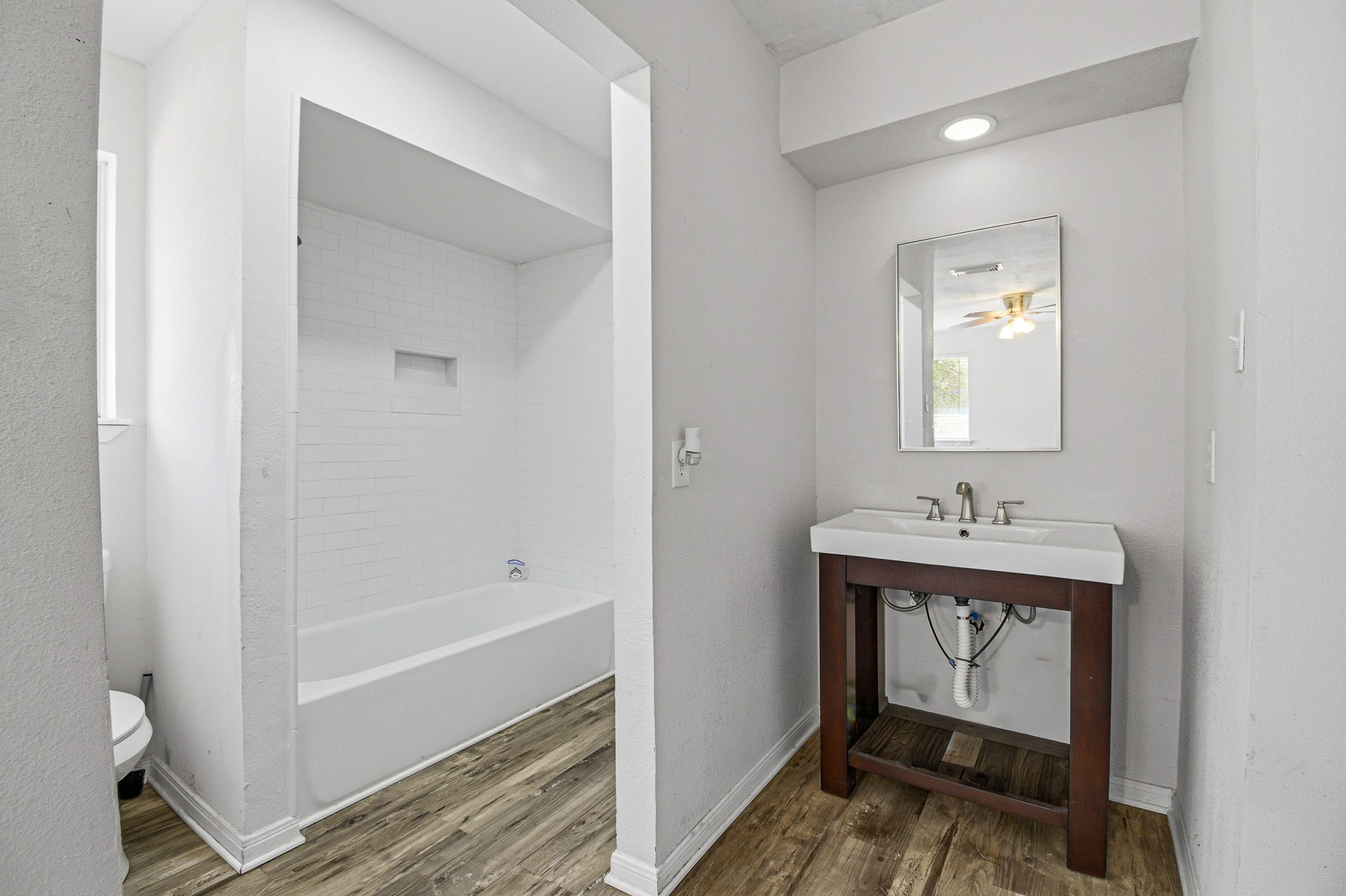 701 St Lawrence River Road Montgomery, TX 77316 - Photo 18 of 35 Second downstairs bathroom