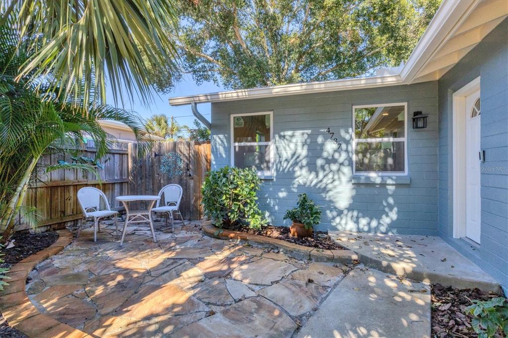 4737 Del Rio Way South Gulfport, FL 33711 - Photo 5 of 55 a couple of table and chairs in the patio