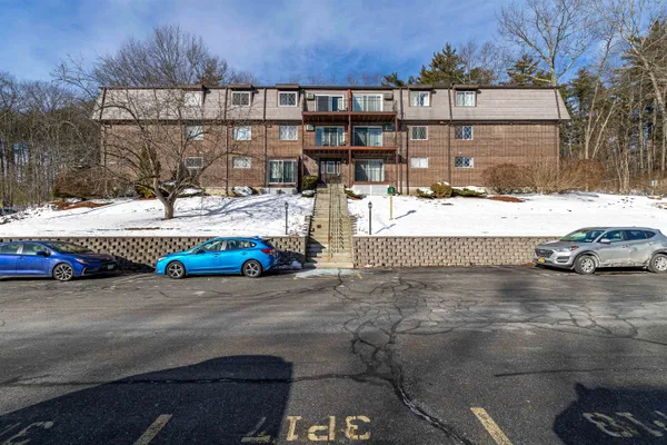 $199,000 | 4 Pembroke Drive, Unit 22, Derry, NH 03038
