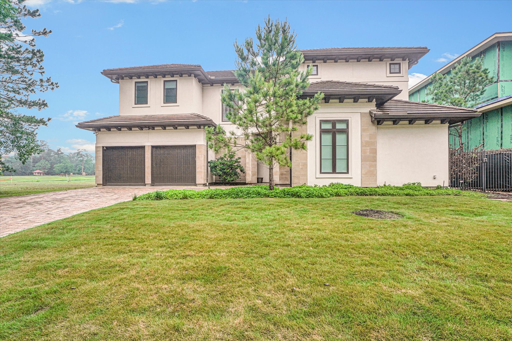 42 Pronghorn Place Spring, TX 77389 - Photo 2 of 47 a front view of house with yard