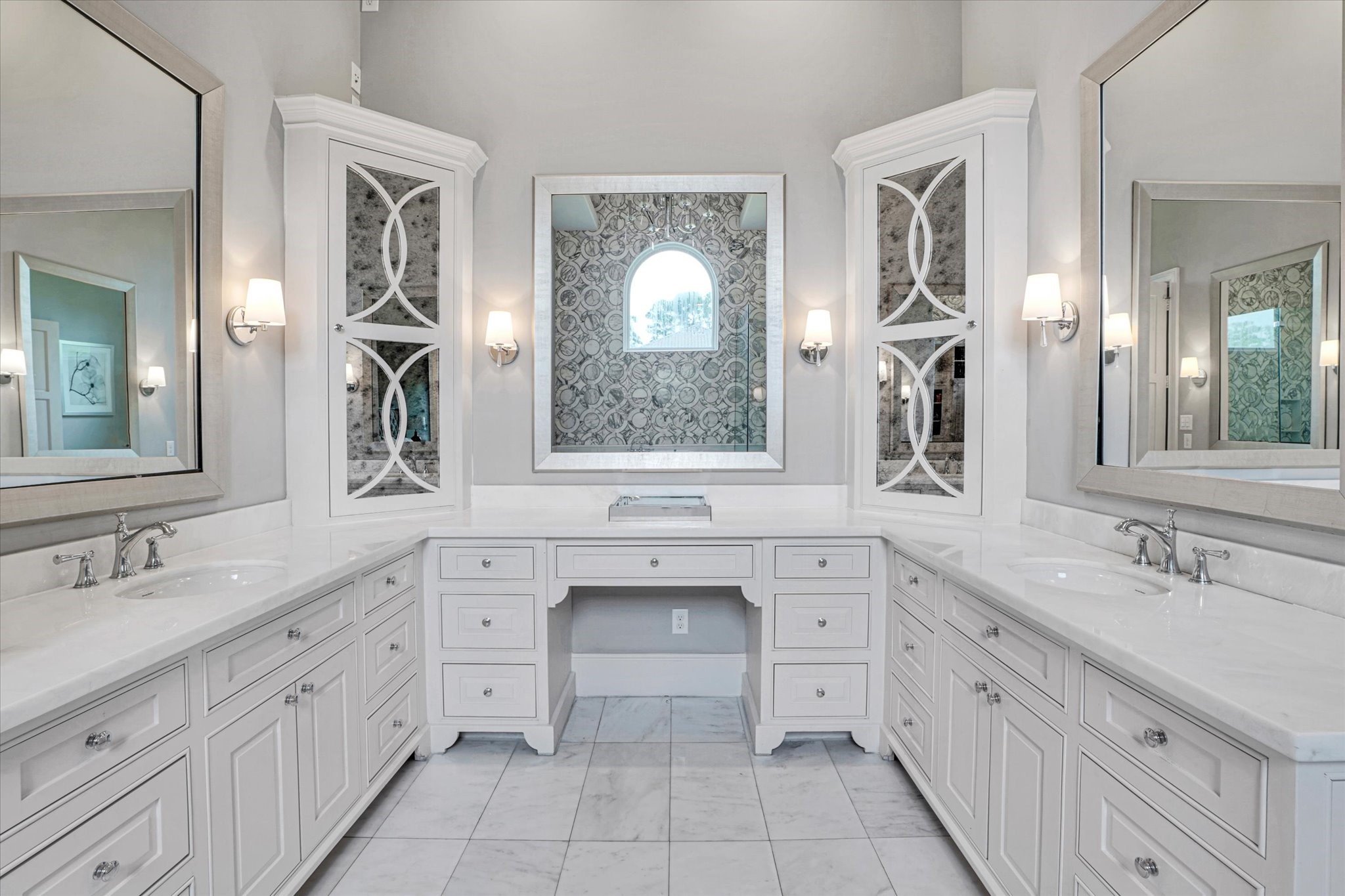 42 Pronghorn Place Spring, TX 77389 - Photo 24 of 47 a bathroom with a sink vanity and mirror
