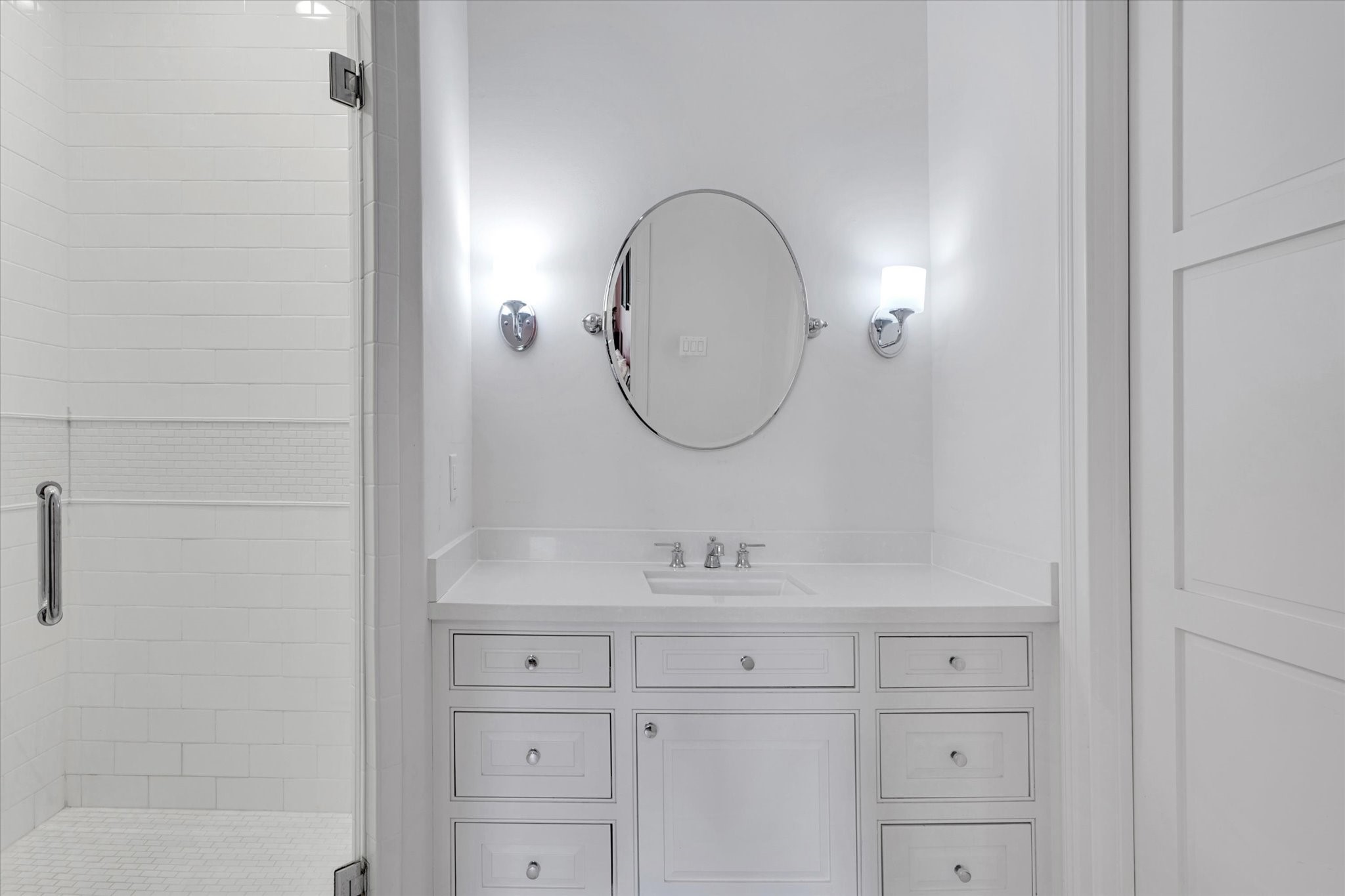 42 Pronghorn Place Spring, TX 77389 - Photo 35 of 47 a bathroom with a sink and a mirror