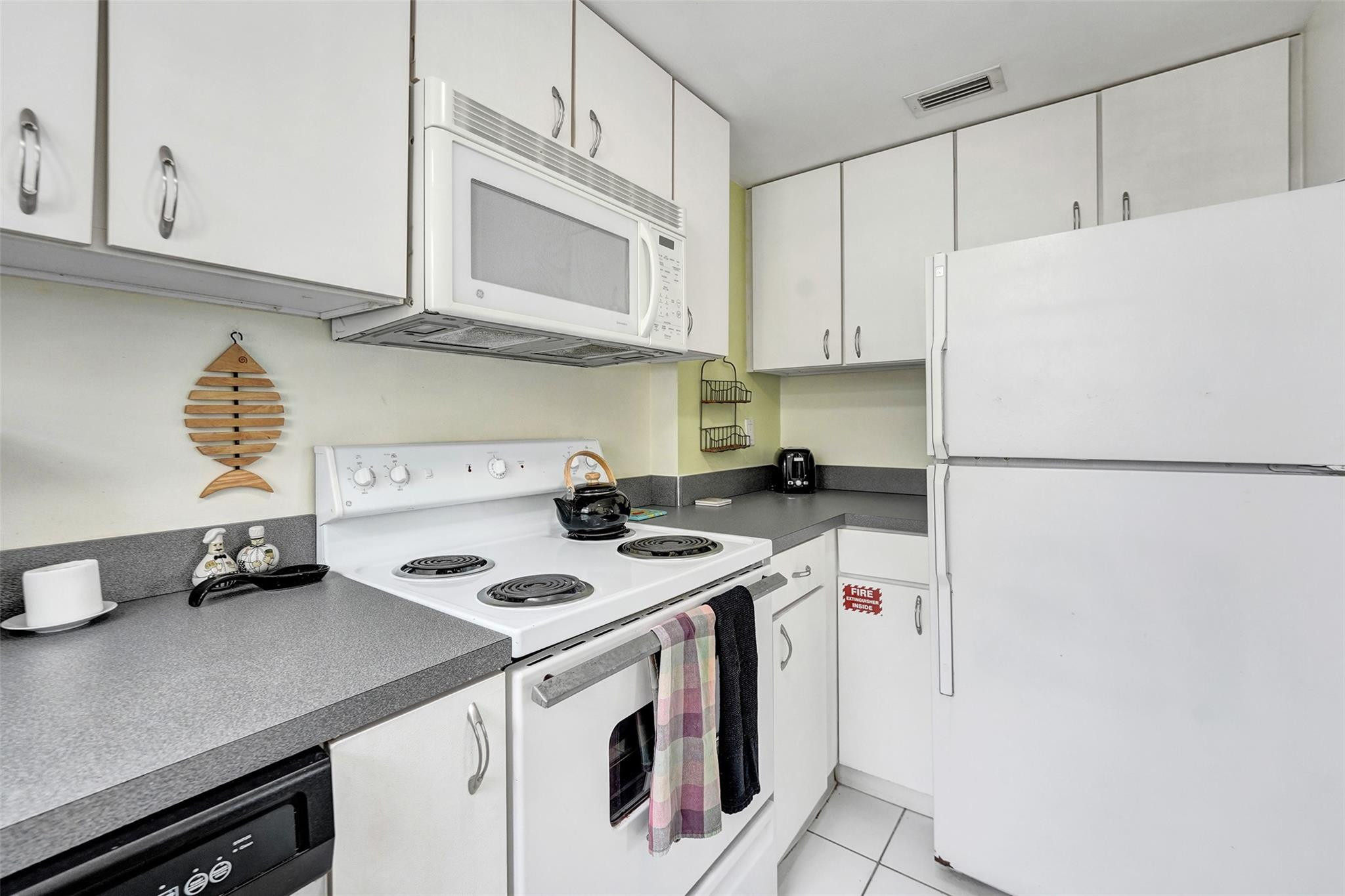 341 North Birch Road, Unit 316 Fort Lauderdale, FL 33304 - Photo 17 of 37 Photo 17