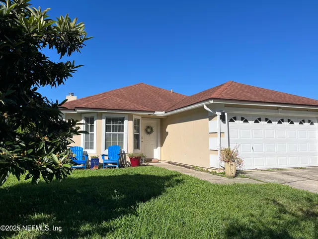 a view of a house with a yard