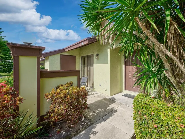 $302,000 | 498 Iron Forge Court, Royal Palm Beach, FL 33411