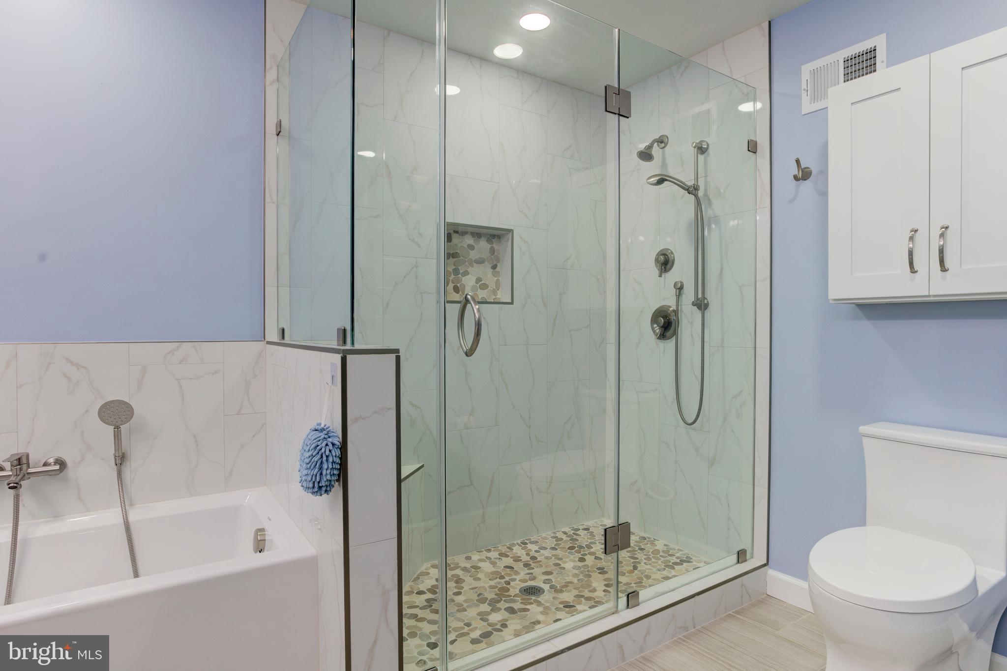 7504 Mullingar Court Springfield, VA 22153 - Photo 28 of 43 Primary Bath with Separate Shower