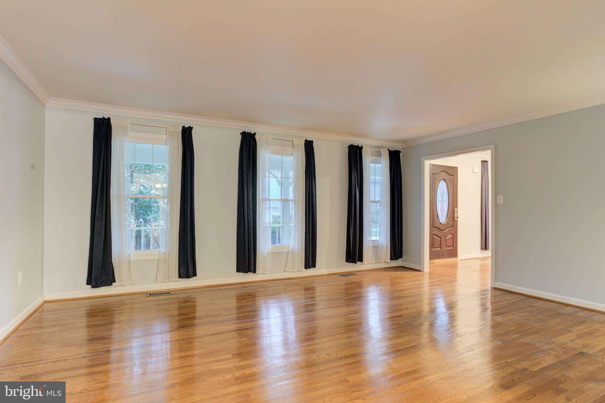 7504 Mullingar Court Springfield, VA 22153 - Photo 8 of 43 Living room