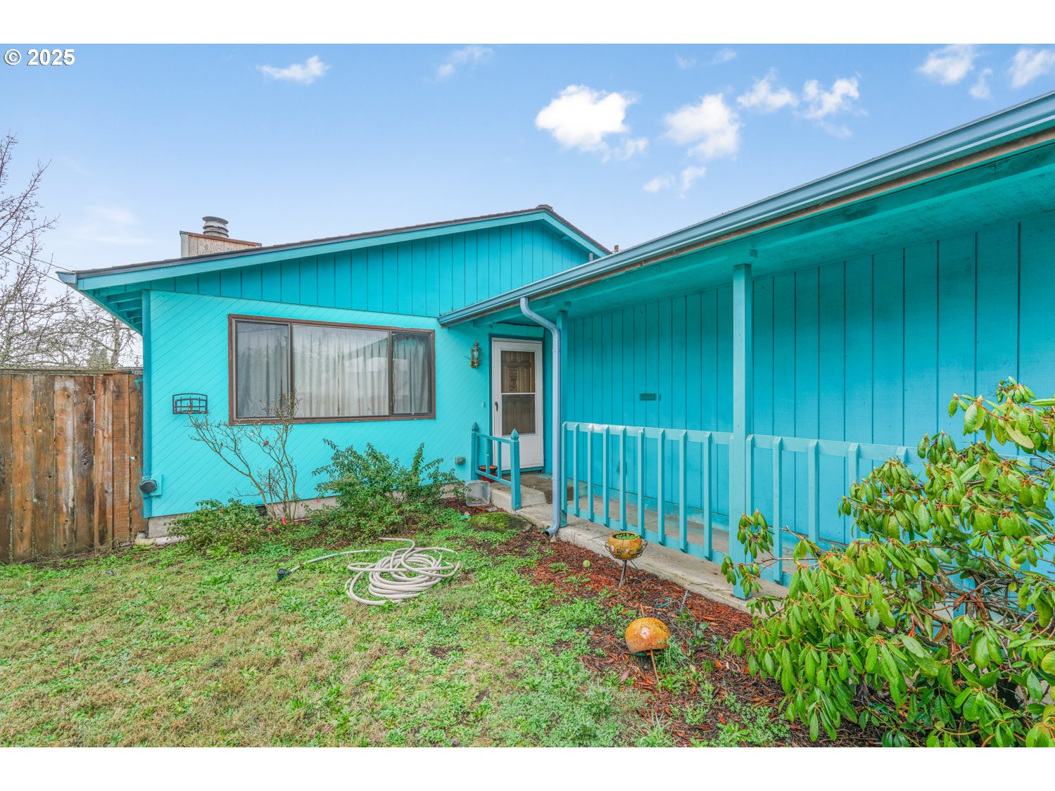 219 17th Street Springfield, OR 97477 - Photo 1 of 10