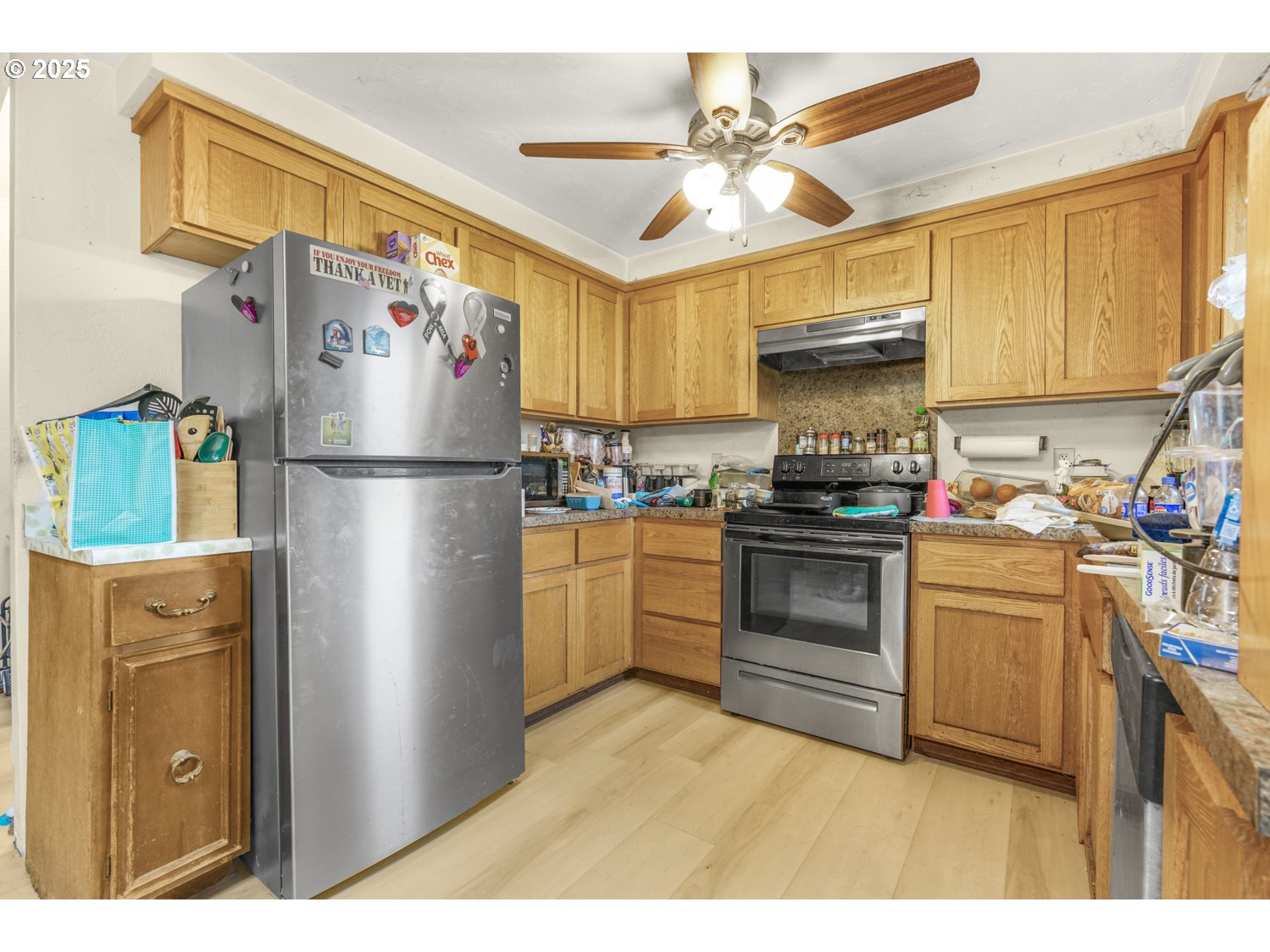 219 17th Street Springfield, OR 97477 - Photo 3 of 10