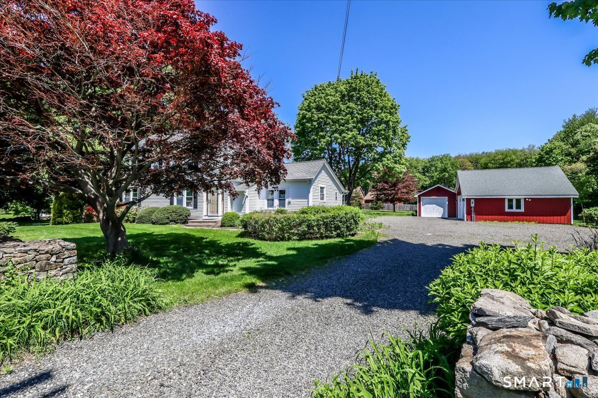 199 Berkshire Road Newtown, CT 06482 - Photo 7 of 40