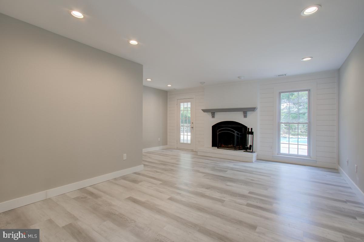 116 Hamilton Road Sterling, VA 20165 - Photo 6 of 44 FR overlooking in ground pool with an exit