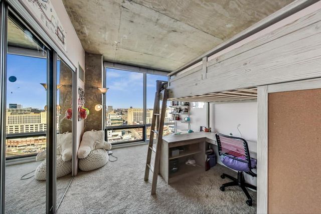 a view of livingroom with furniture