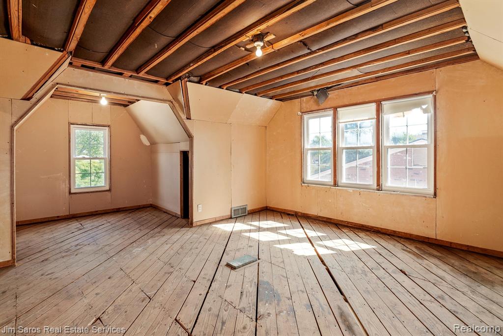 1689 Broadstone Road Grosse Pointe Woods, MI 48236 - Photo 24 of 35