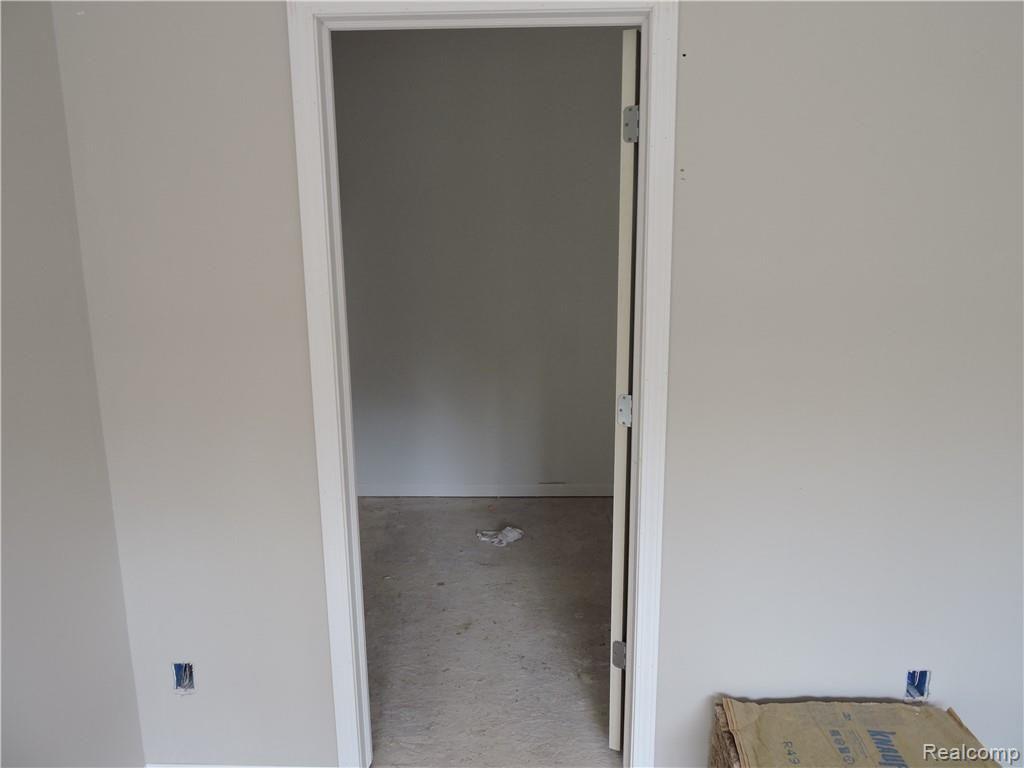 5481 Woodfall Road Clarkston, MI 48348 - Photo 15 of 37