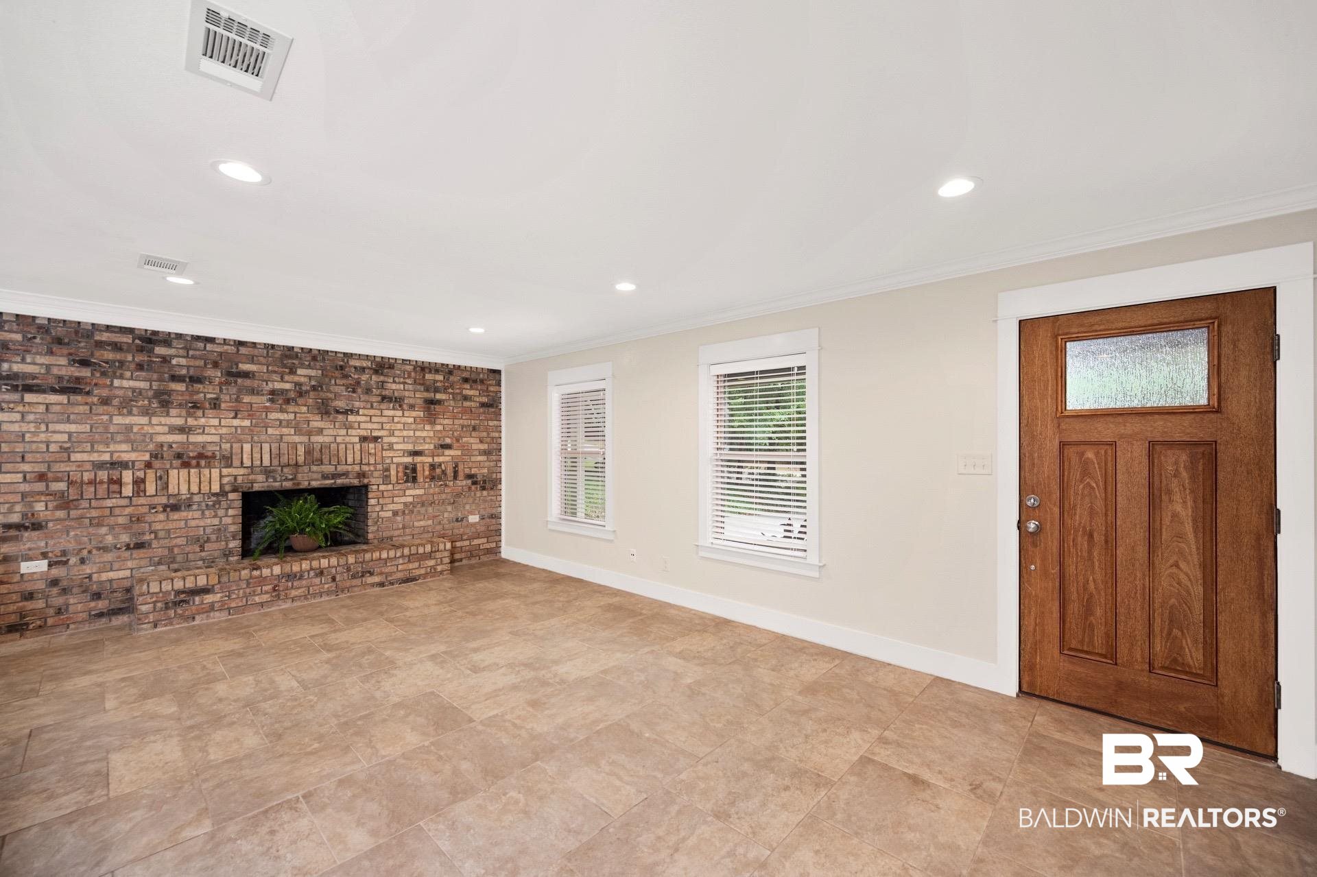 409 Rosa Avenue Fairhope, AL 36532 - Photo 4 of 31 family room