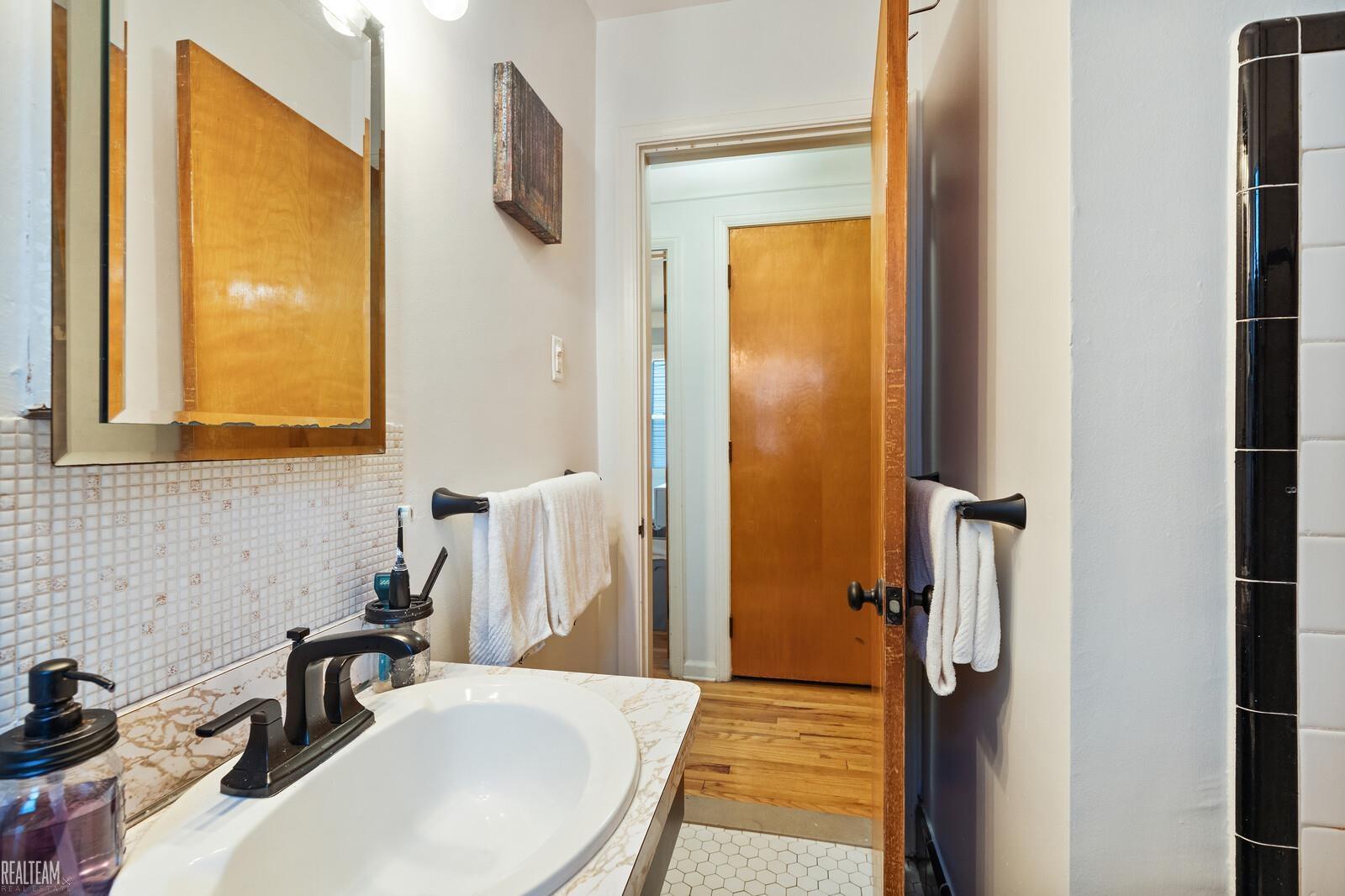 2924 Crooks Road Royal Oak, MI 48073 - Photo 17 of 30