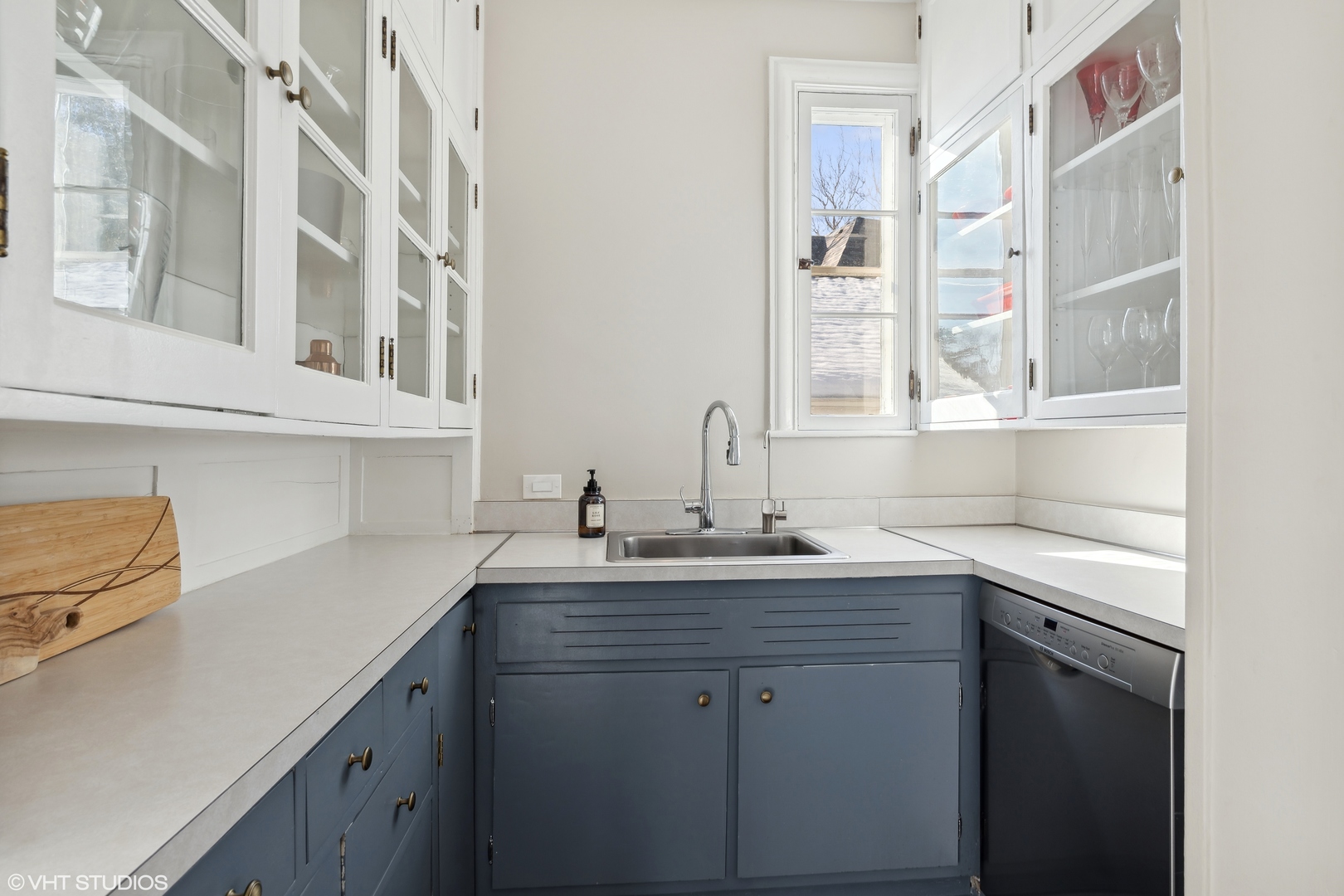 160 Sheridan Road Glencoe, IL 60093 - Photo 19 of 46 a view of a kitchen with a sink and cabinets