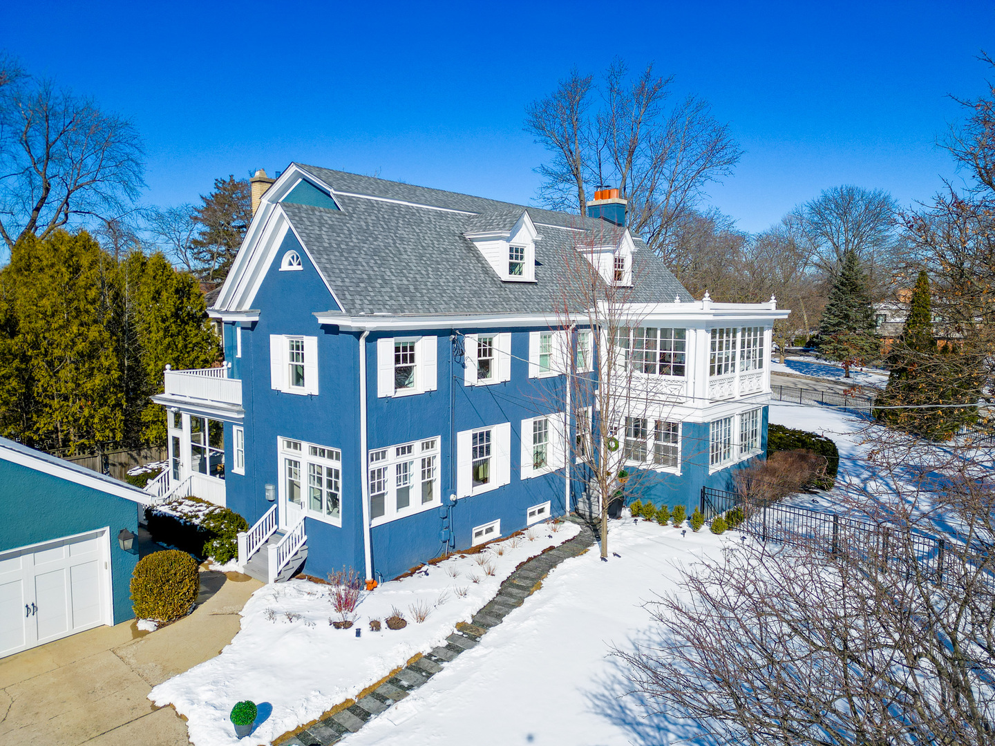 160 Sheridan Road Glencoe, IL 60093 - Photo 3 of 46 a view of a residential apartment building with a yard