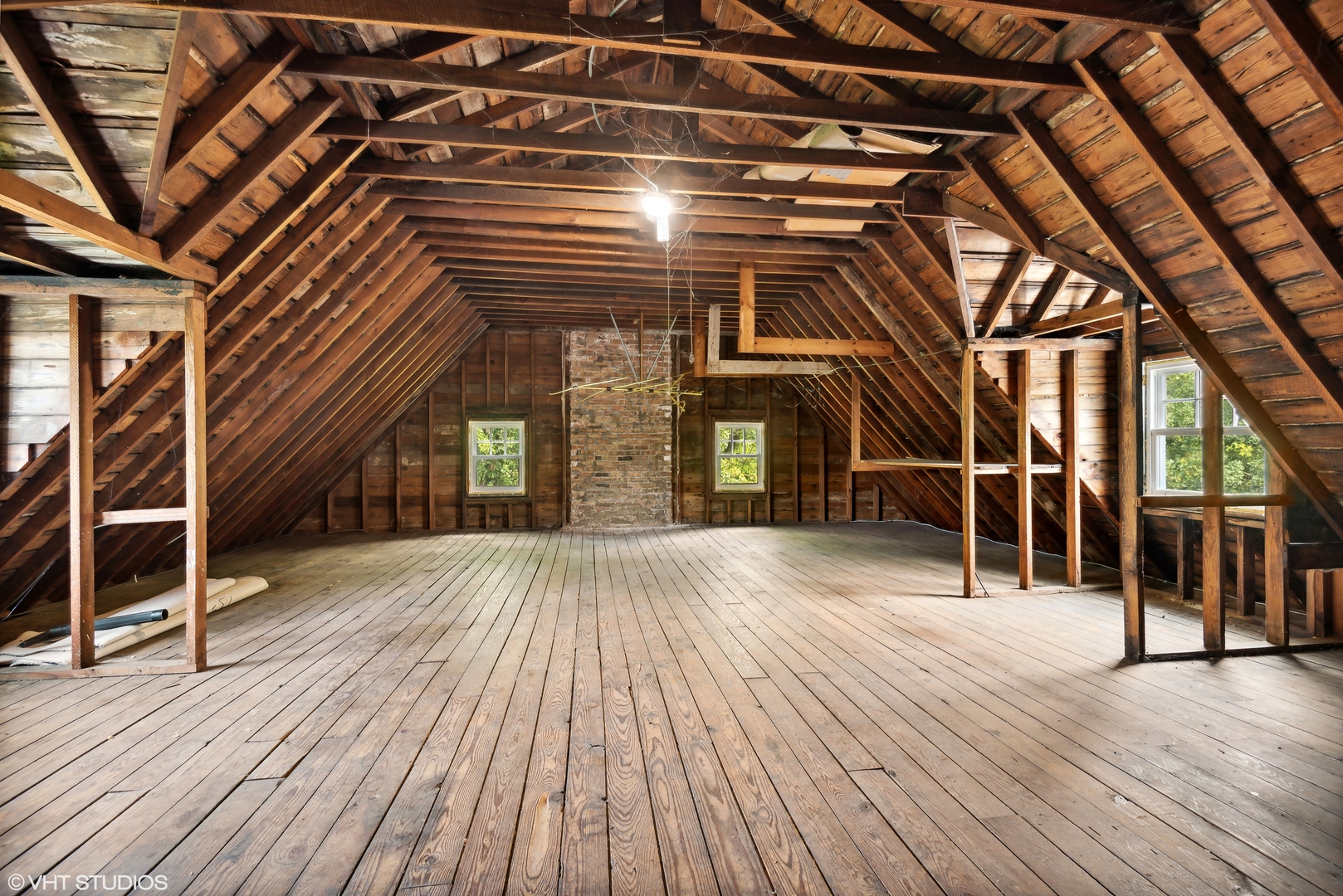 160 Sheridan Road Glencoe, IL 60093 - Photo 36 of 46 an empty room with wooden floor and windows
