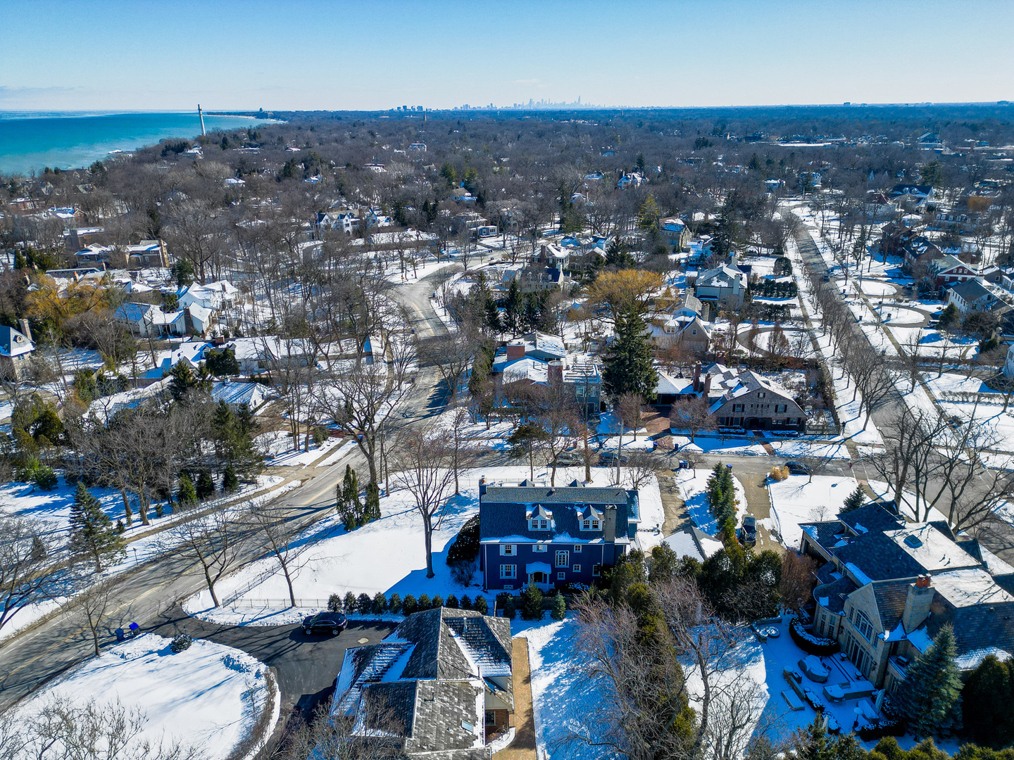 160 Sheridan Road Glencoe, IL 60093 - Photo 41 of 46 an aerial view of a city with lots of residential buildings