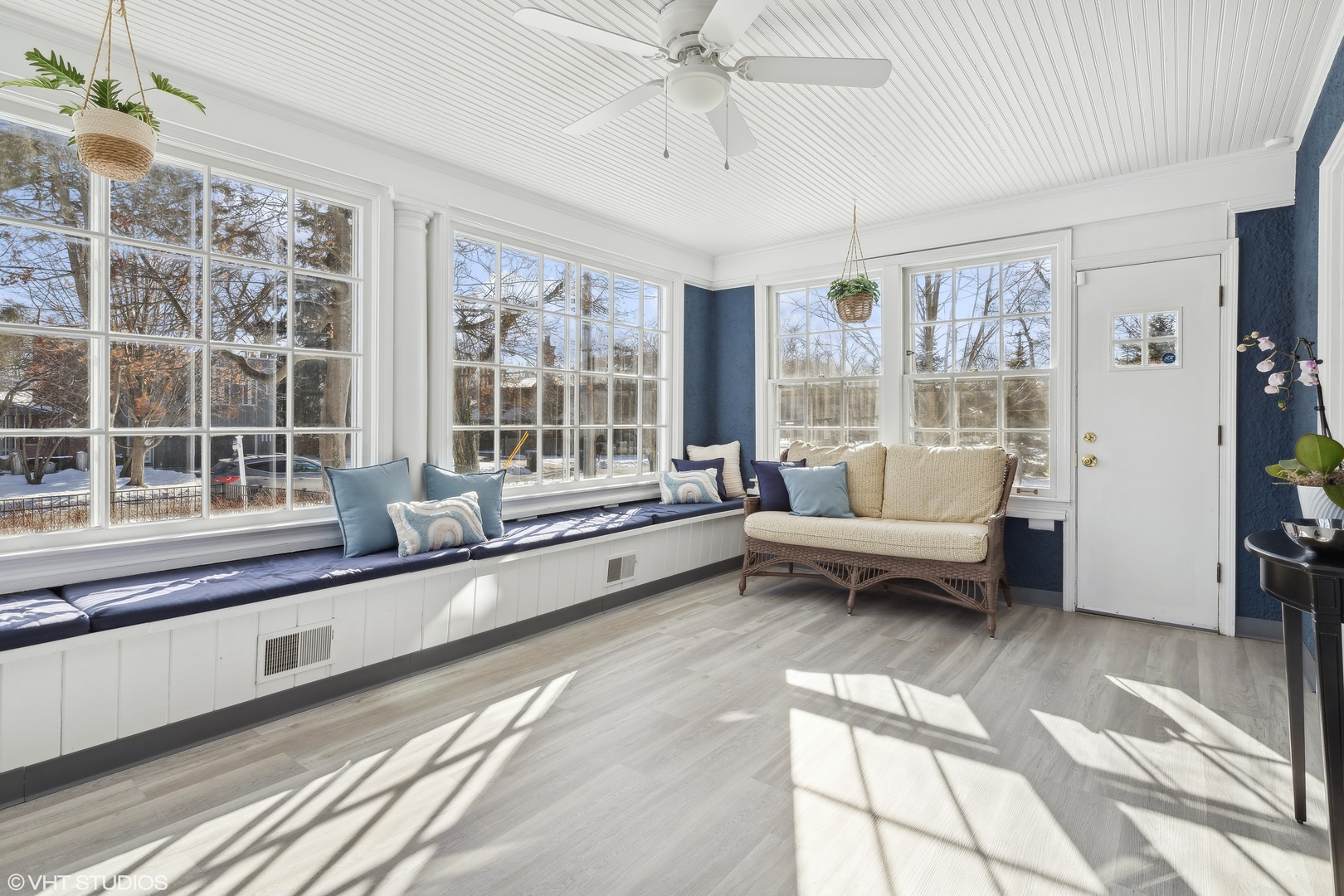 160 Sheridan Road Glencoe, IL 60093 - Photo 8 of 46 a living room with furniture and a large window
