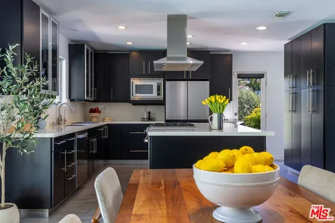 $1,800,000 | 3374 Canton Way, Studio City, CA 91604