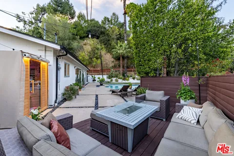 $1,800,000 | 3374 Canton Way, Studio City, CA 91604