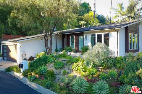 $1,800,000 | 3374 Canton Way, Studio City, CA 91604