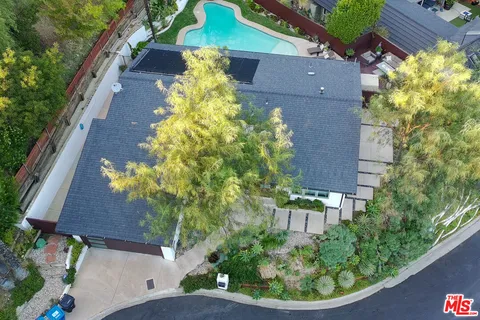 $1,800,000 | 3374 Canton Way, Studio City, CA 91604