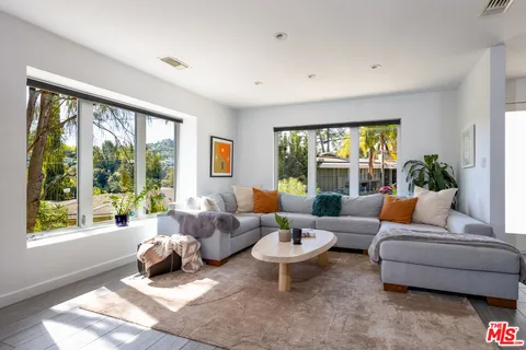 $1,800,000 | 3374 Canton Way, Studio City, CA 91604