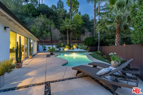 $1,800,000 | 3374 Canton Way, Studio City, CA 91604