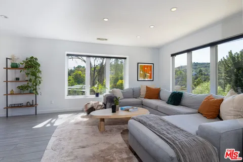 $1,800,000 | 3374 Canton Way, Studio City, CA 91604