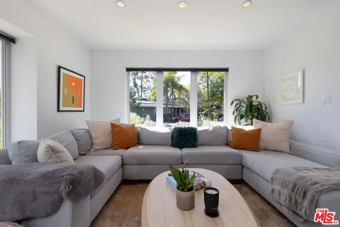 $1,800,000 | 3374 Canton Way, Studio City, CA 91604