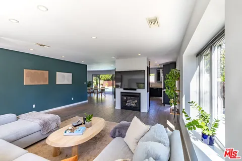 $1,800,000 | 3374 Canton Way, Studio City, CA 91604