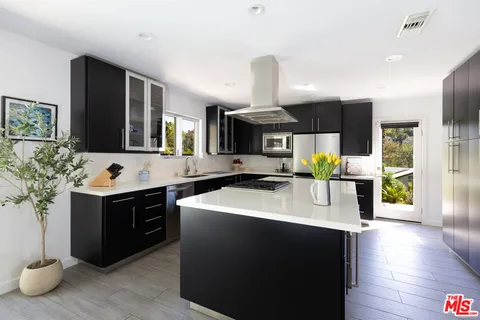 $1,800,000 | 3374 Canton Way, Studio City, CA 91604