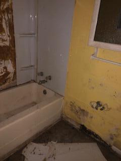 845 Day Avenue Southwest Roanoke, VA 24016 - Photo 24 of 26 a bathroom with a bathtub