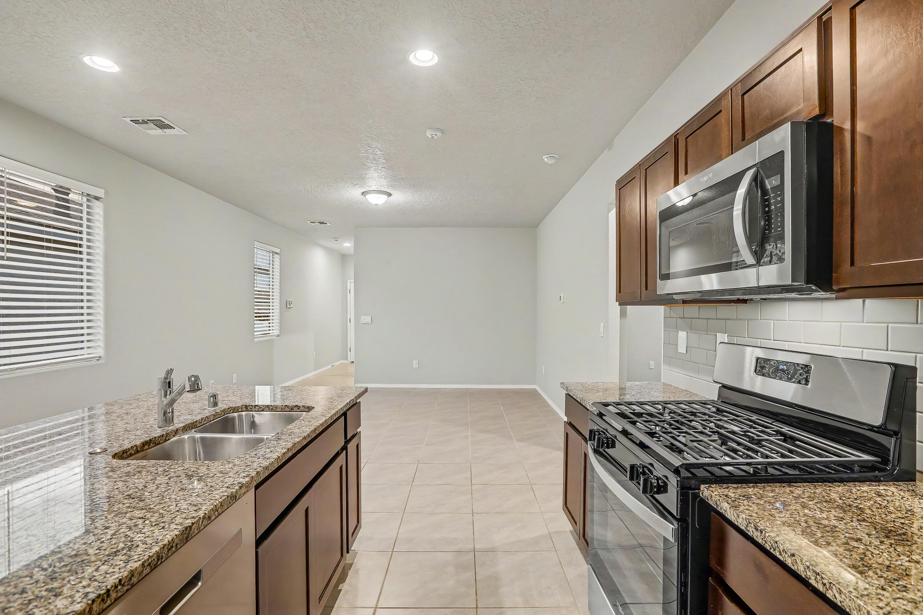 4846 Sandia Peak Road Northeast Rio Rancho, NM 87144 - Photo 10 of 26 Gallery Image 10