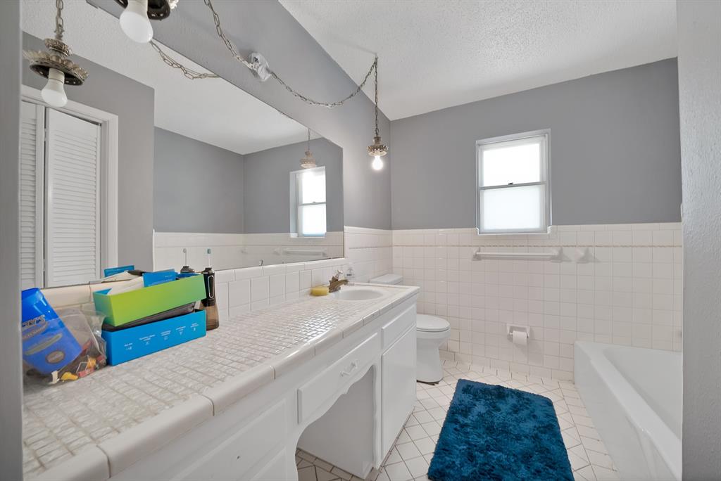 305 West Bethesda Road Burleson, TX 76028 - Photo 8 of 26