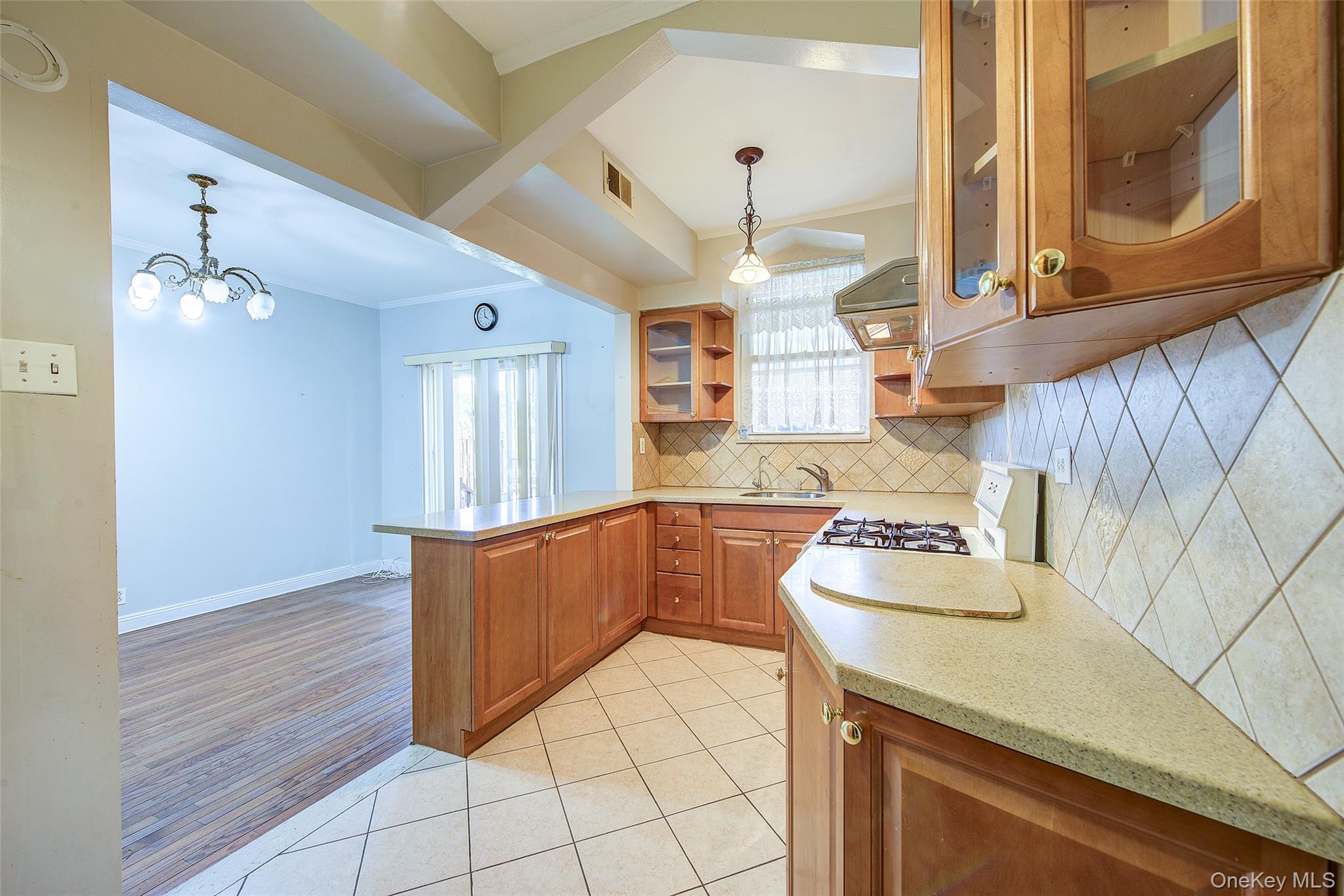 85-62 66th Road Queens, NY 11374 - Photo 22 of 43