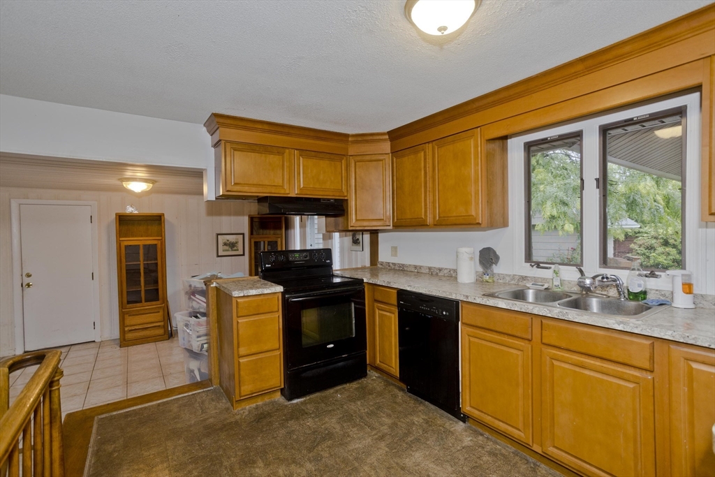 118 Woodland Road Springfield, MA 01129 - Photo 4 of 17