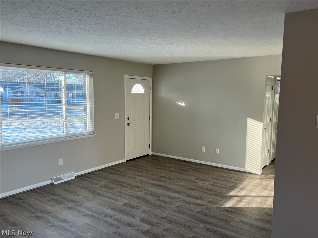 6199 Lake Road Mentor, OH 44060 - Photo 8 of 15 Gallery Image 8