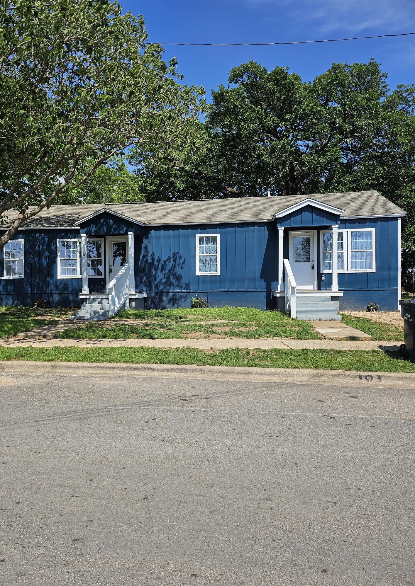 105 North Rhomberg Street Burnet, TX 78611 - Photo 4 of 32