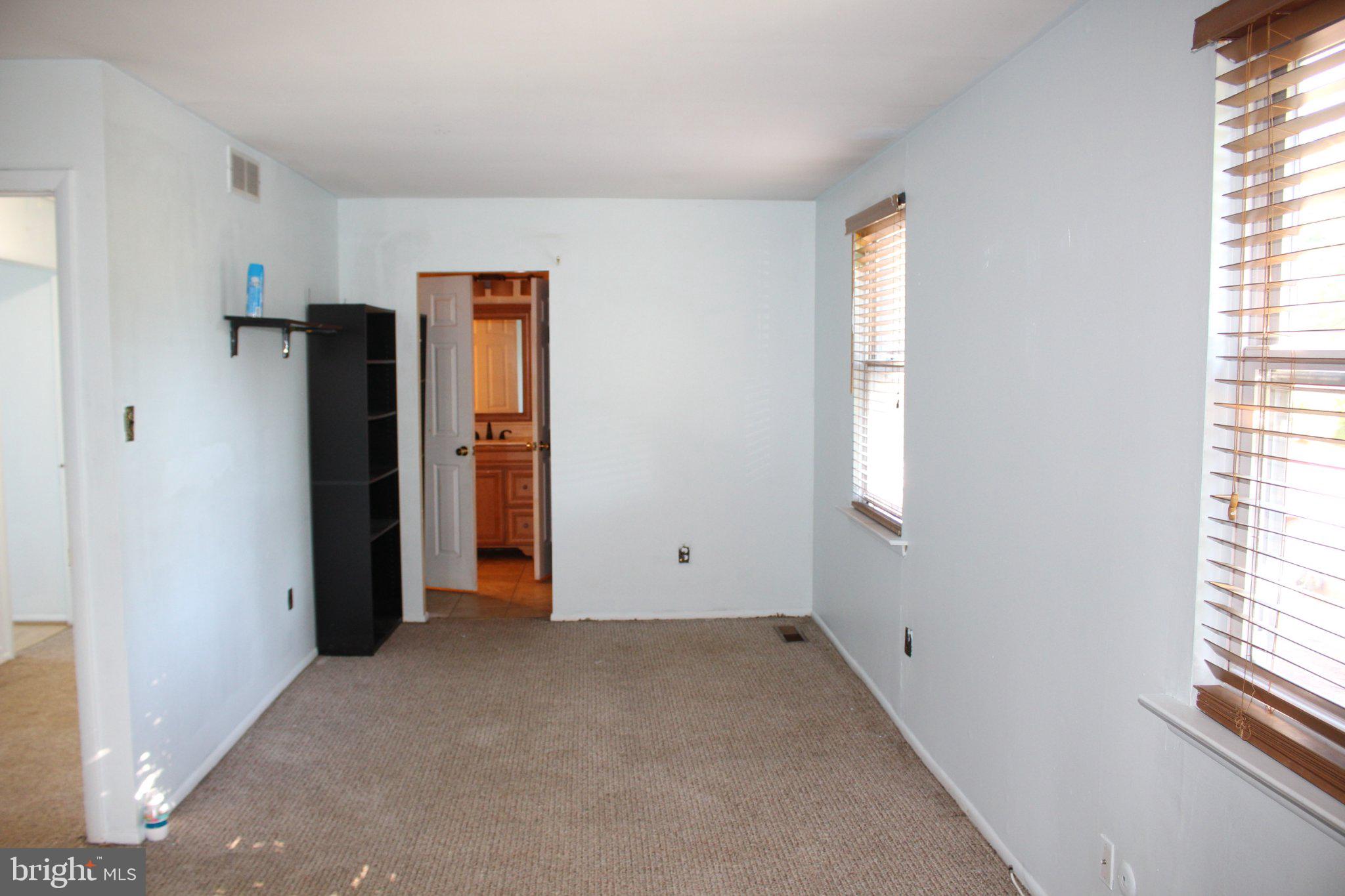 146 Oakmont Road Clementon, NJ 08021 - Photo 46 of 61 Bright and airy living space awaits.