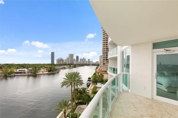 $1,350,000 | 20201 East Country Club Drive, Unit 706, Aventura, FL 33180